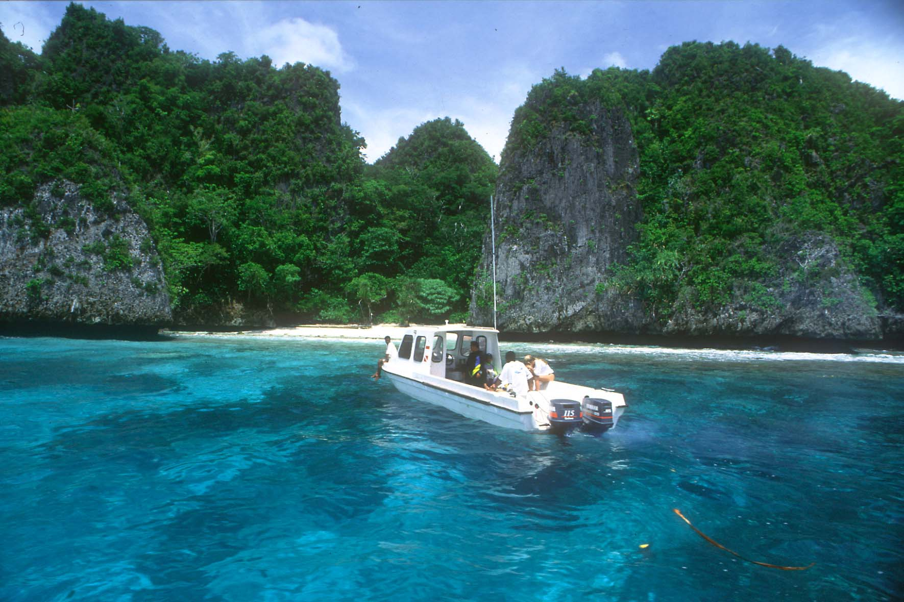 Diserbu Wisman, Hotel Di Raja Ampat Ludes