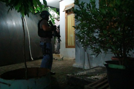 Jelang Pergantian Tahun, Densus 88 Grebek Rumah Teroris di Ciputat