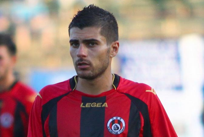 Pemain Bulgaria Ini Dipecat Karena Mandi Lumpur