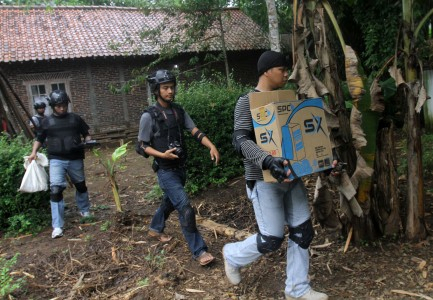 Densus 88 Kembali Geledah Rumah di Ciputat