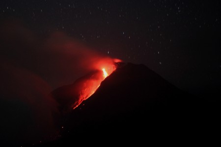 Awan Panas Sinabung Makin Besar