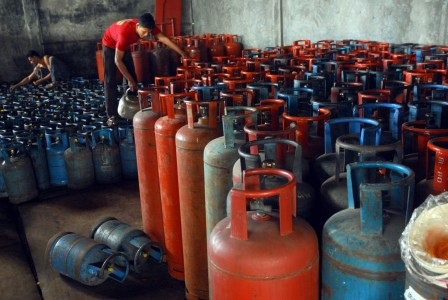 Polisi Bogor Sita Ratusan Tabung Gas Oplosan
