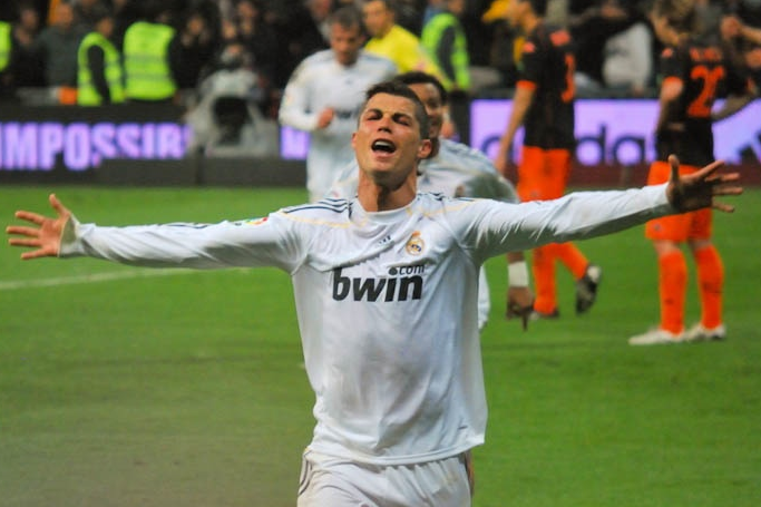 Cetak Gol ke-400, Cristiano Ronaldo Lewati Rekor Ronaldo