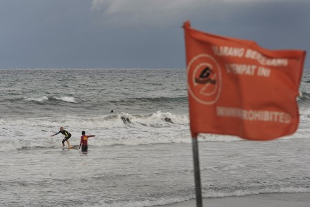 88,3 Km Garis Pantai Bali Alami Abrasi