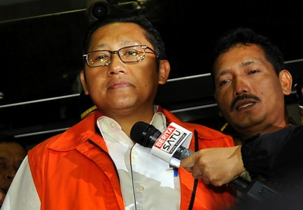 Keluarga Larang Anas Makan Makanan Pemberian KPK