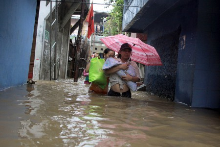 Jakarta Banjir, Karyawan Telat Masuk Kantor