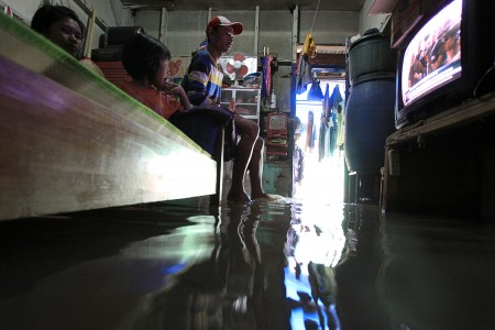 Bulan Purnama, Warga Diimbau Waspadai Banjir Rob