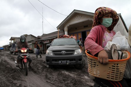 Sinabung Erupsi 19 Kali