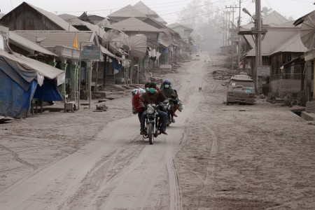 Korban Gunung Sinabung Diminta Tetap di Pengungsian