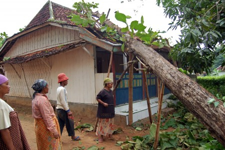 Dua Kecamatan di Banyuwangi Dihantam Puting Beliung