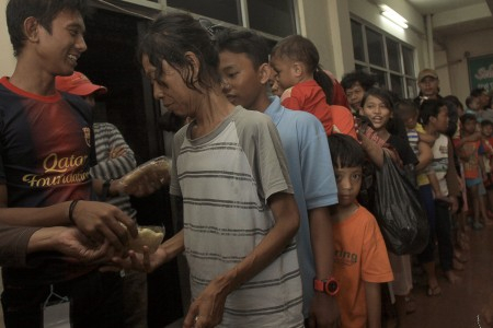 Korban Banjir Enggan Dievakuasi, Ahok Minta Bantuan TNI dan Polri