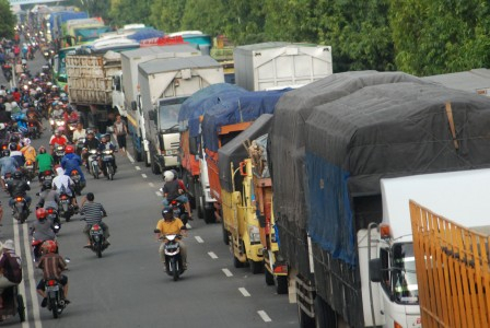Jalur Pantura Pati-Rembang Hanya Bisa Dilalui Bus dan Truk