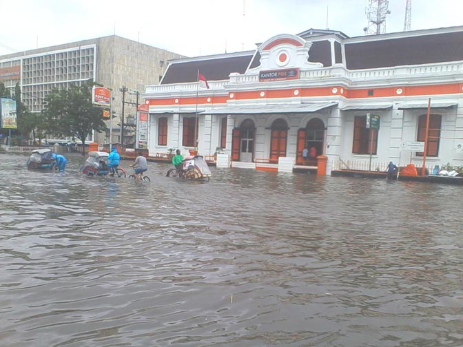 Terendam Banjir, Stasiun Tawang Semarang Ditutup