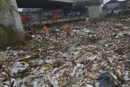 Pasca Banjir, Volume Sampah Jakarta Meningkat