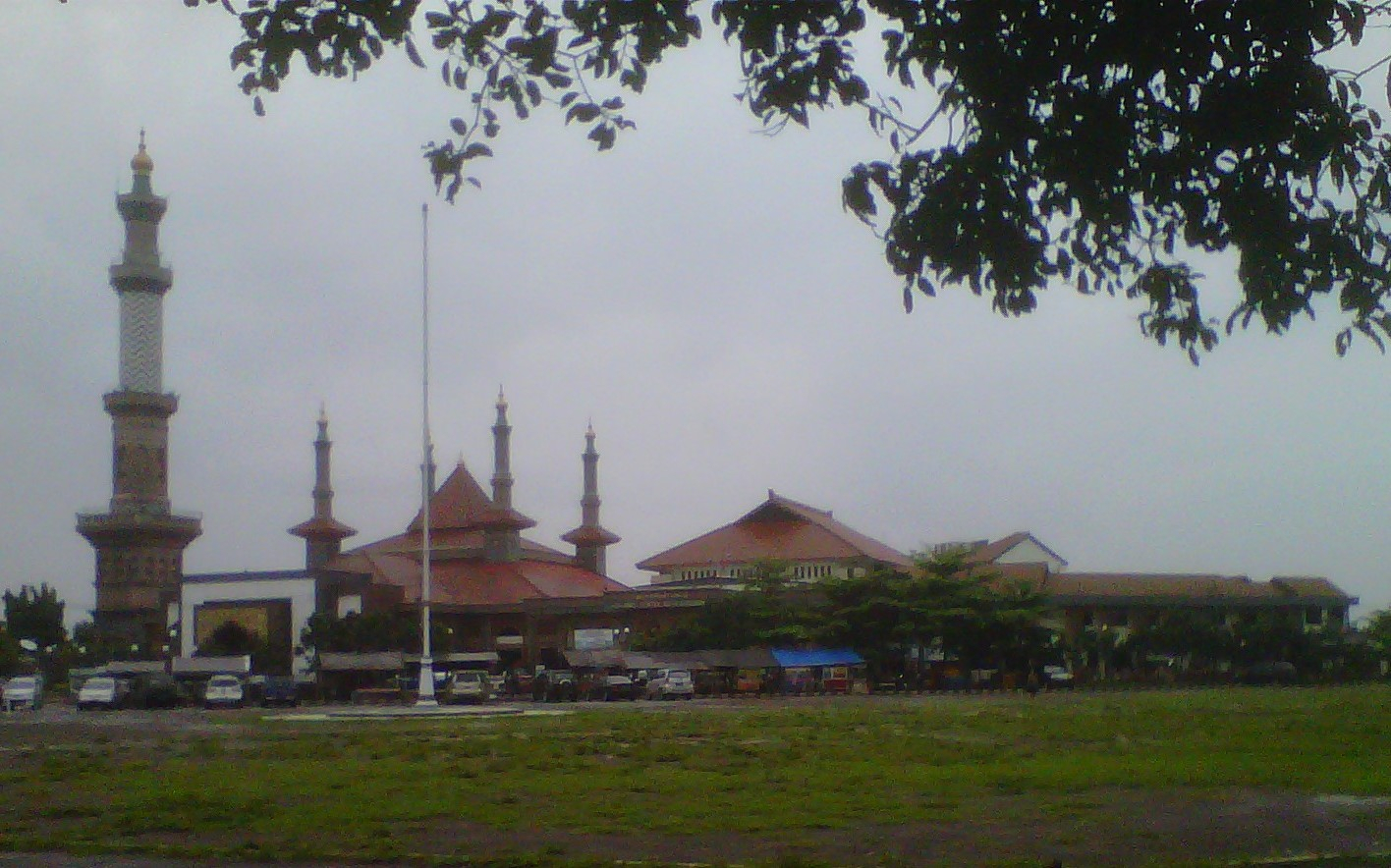 Warga dan DPRD Cirebon Berbeda Sikap soal Alun-alun