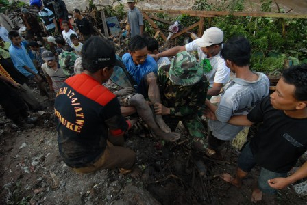 14 Orang Tewas Tertimbun Longsor di Jombang