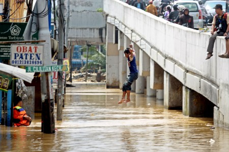 Banjir, Ikan dan Ejekan