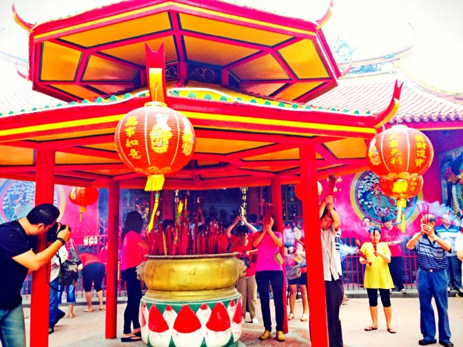 Ratusan Aparat Siaga Di Vihara Dharma Bhakti