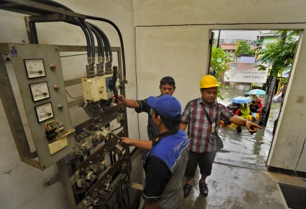 Dampak Banjir, Beberapa Lokasi di Jakarta Masih Padam