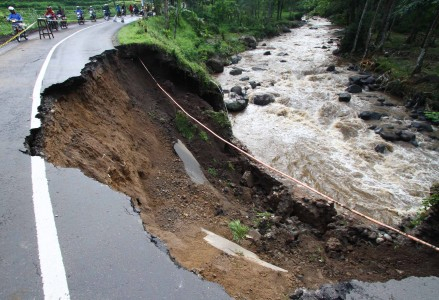 Akibat Banjir Bandang, Warga Dusun Kaje Kauh, Bali Terisolir