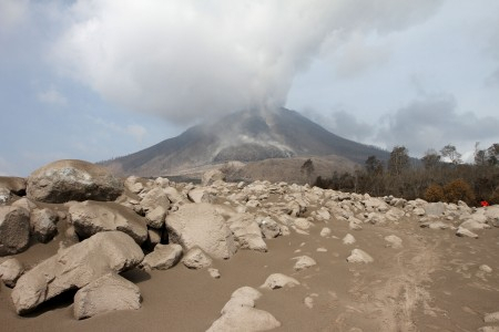 Jumlah Pengungsi Sinabung Terus Bertambah