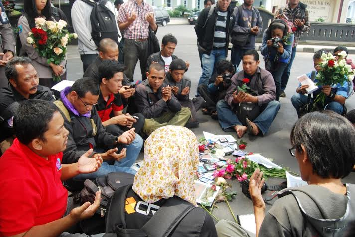 Doa untuk Jurnalis yang Tewas di Sinabung
