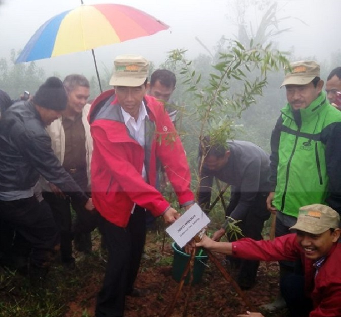 Cara Jokowi Hormati Pejabat Daerah