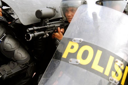 Jelang Pileg, Pasukan Brimob Sisir Puncak Jaya