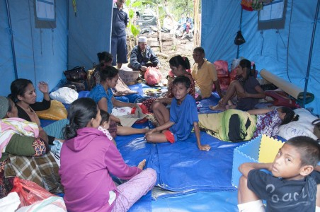 Walau Mengungsi, Anak Korban Kebakaran Masih Bersekolah