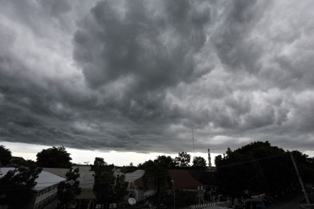 Angin Kencang dan Banjir Rob Masih Mengintai Kupang, NTT