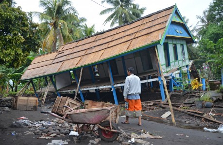 Korban Banjir di NTB Dapat Uang Perbaikan Rumah Rp 20 Juta