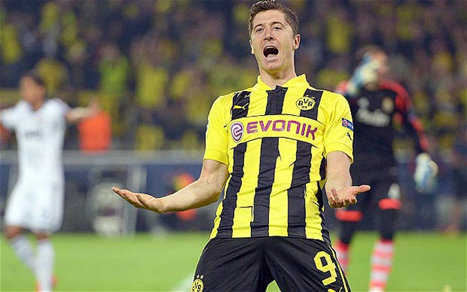 Mobil Mewah Lewandowski Dirusak Sekelompok Orang