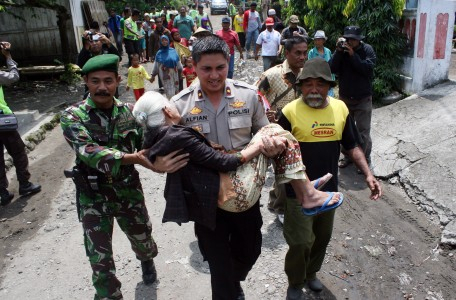 Gunung Kelud Meletus, Warga Blitar Ngungsi ke Sekolah-sekolah