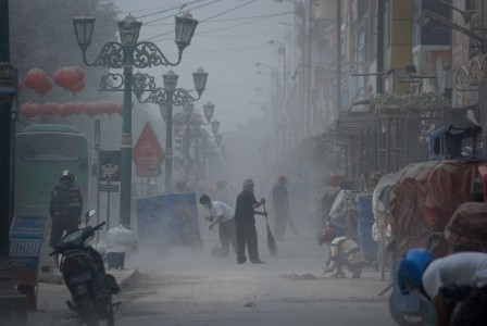 Gubernur DIY Perintahkan Warganya Bersihkan Abu Gunung Kelud