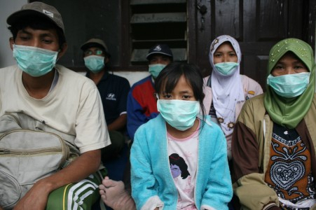 Persediaan Obat untuk Pengungsi Gunung Kelud Mencukupi