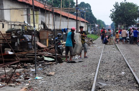 Warga Tolak Penggusuran Bangunan Sepanjang Rel Di Bandar Lampung