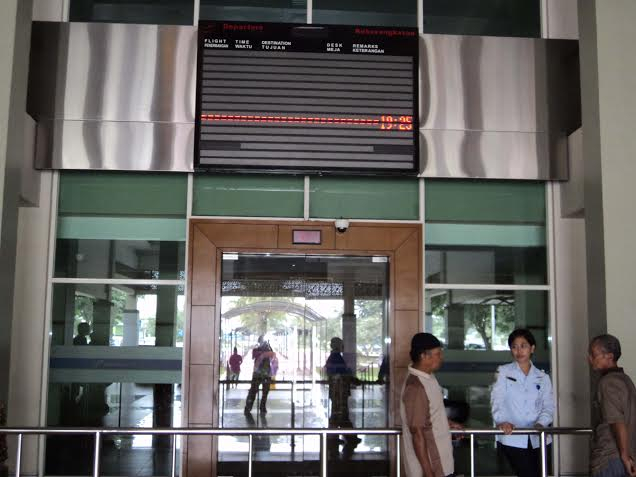 Bandara Solo Masih Ditutup, Ratusan Penumpang Antre Tukar Tiket