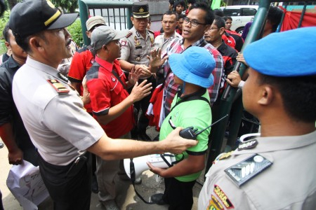Buruh Pabrik Panci Minta Pengadilan Hukum Berat Pelaku