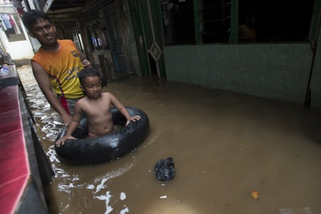 Banjir di Kampung Pulo Satu Meter