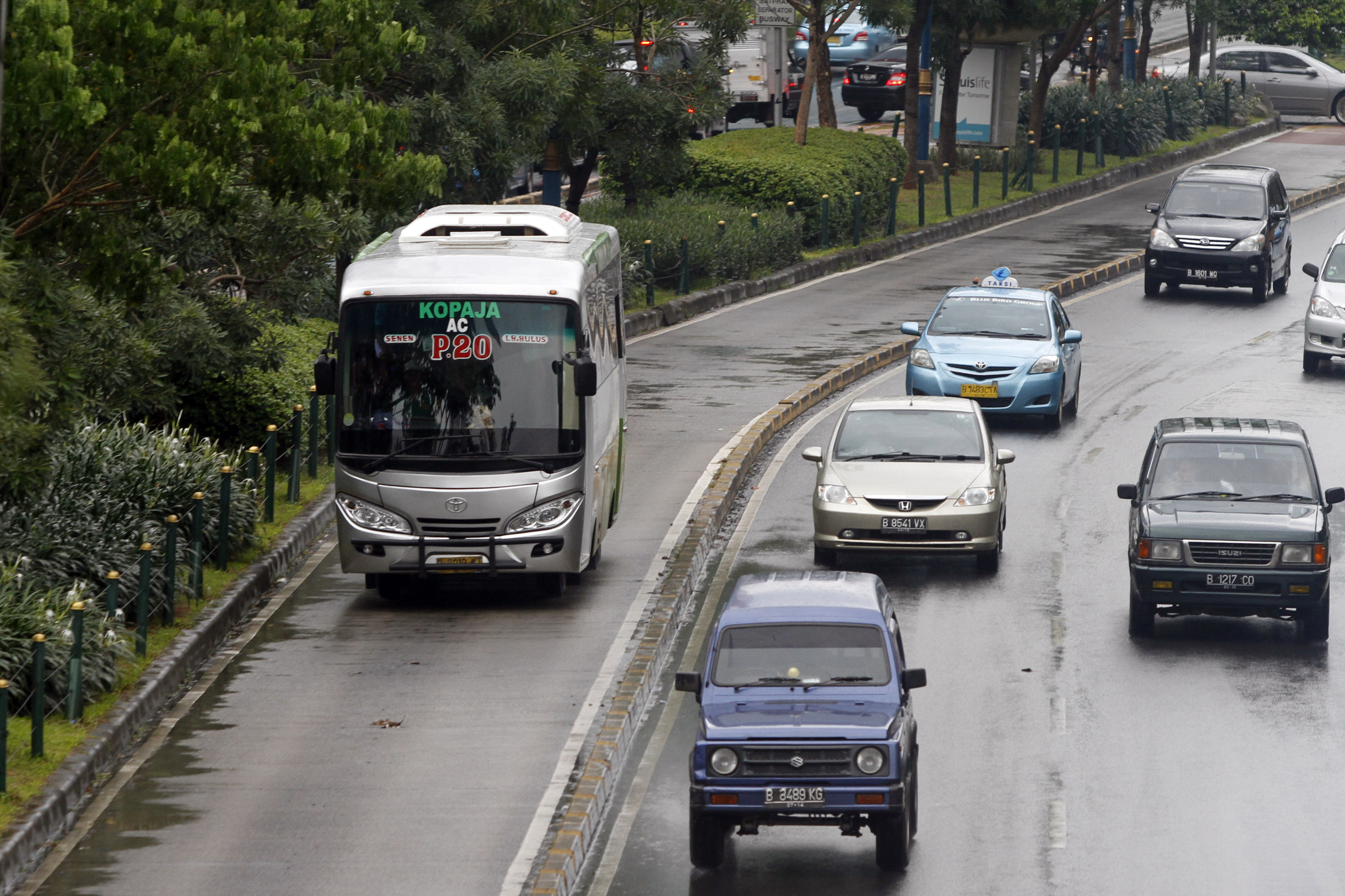 Rencana Ahok Jadikan Sopir Kopaja Jadi Pengemudi Bus Transjakarta