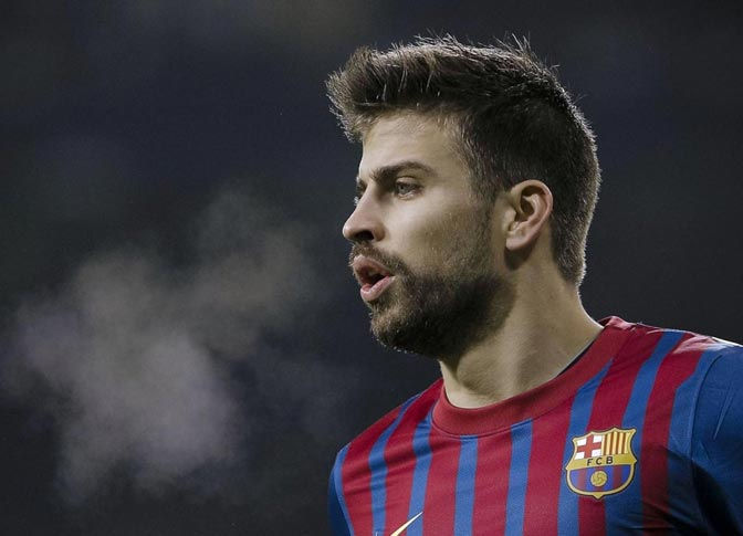 Gerard Pique Tak Bisa Main Dua Pekan