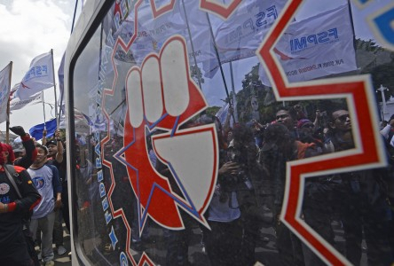 Soal Outsourcing BUMN, DPR Didesak Panggil SBY