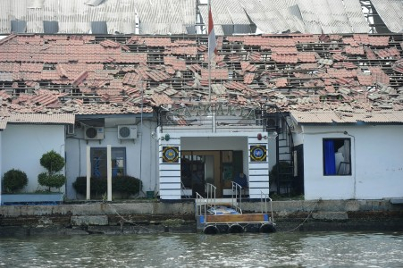 Pangkalan Militer dan Gudang Peluru Bahayakan Buruh Pelabuhan