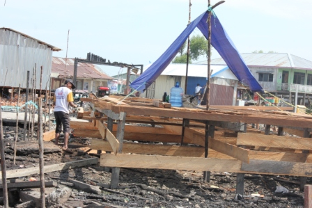 Korban Kebakaran Sungai Bolong Tunggu Bantuan Pemda