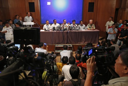 TNI Kerahkan Lima Kapal Perang Bantu Cari Pesawat MH370