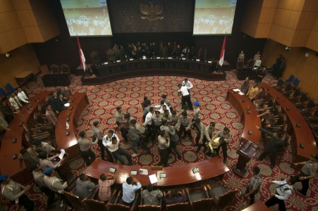 Keadilan Itu Juga Ketidakadilan