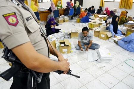 Dalam Dua Hari, KPU Daerah Harus Laporkan Surat Suara Rusak
