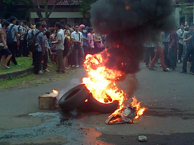 Diduga Bakar Kampus, 7 Mahasiswa Unsrat Ditahan
