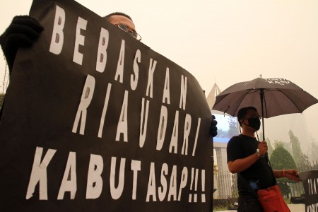 Kembalikan Hak Warga Riau untuk Melihat Langit Biru