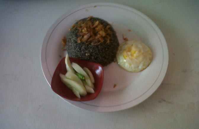 Menikmati Nasi Goreng Hitam Resep Khas Banyuwangi